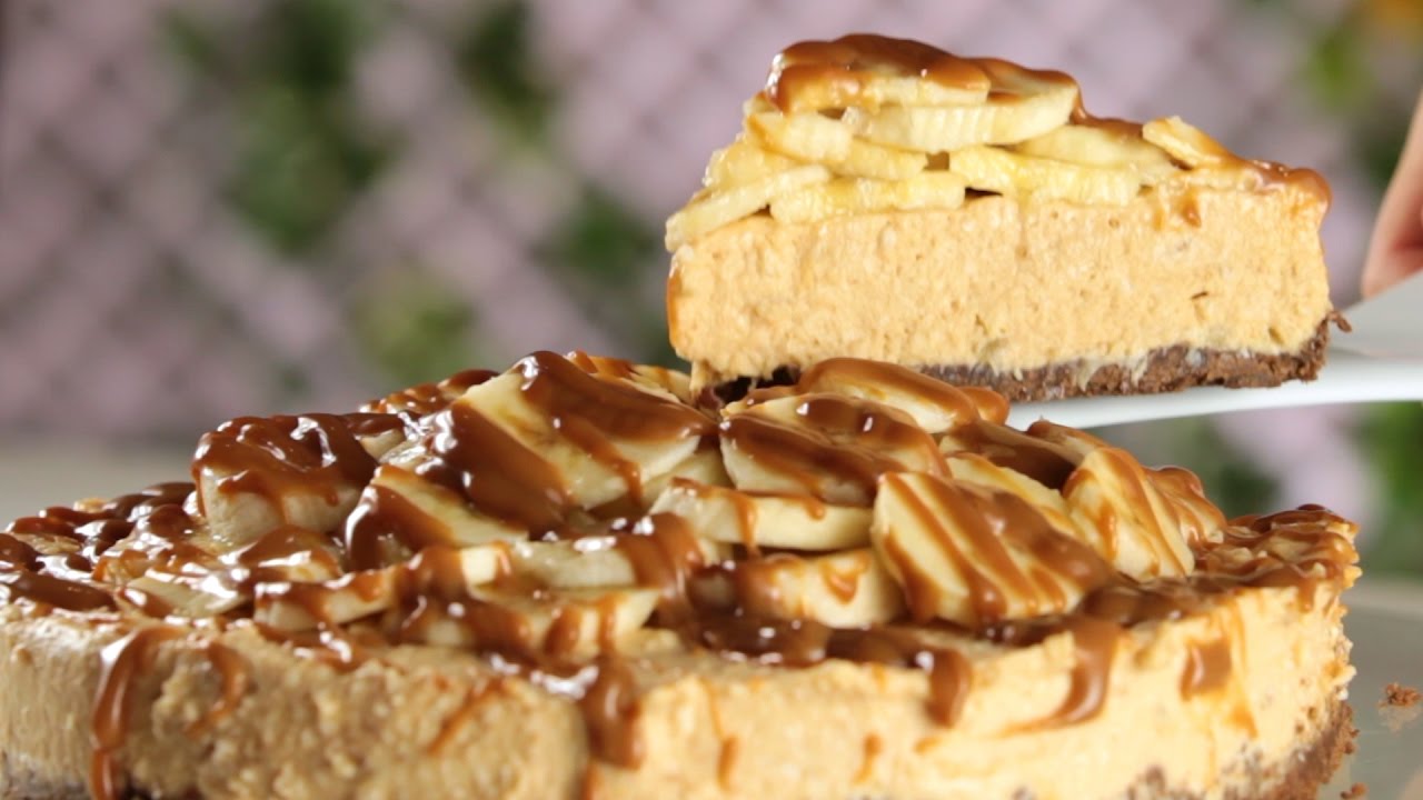 Juhlapäivinä teen herkullista banaanijuustokakkua Eva Vahovichin reseptin mukaan. Mieheni sanoo, että se on ”kaikkien aikojen paras kakku”.