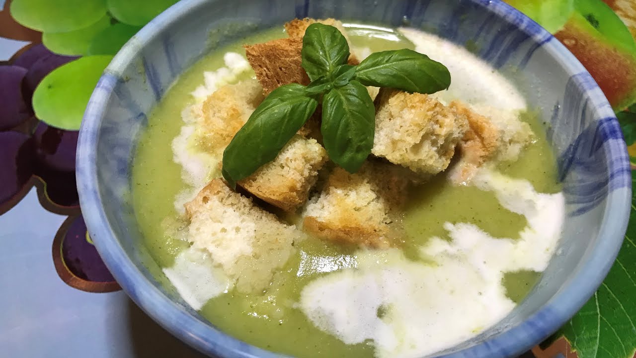 Sienikeitto, kana- ja parsakaalipannukakkuja — Josefa Arginianon resepti.