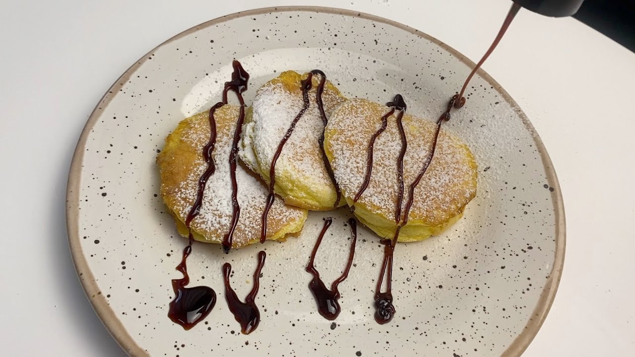 Maku ja perinteet: malanga-perunapannukakkuja siirapissa, vigoron ja sitruunaviipaleita.