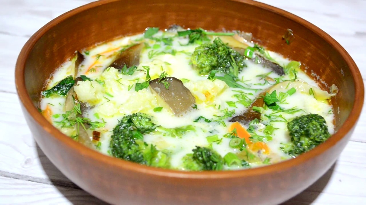 Sienikeitto, kana- ja parsakaalipannukakkuja — Josefa Arginianon resepti.