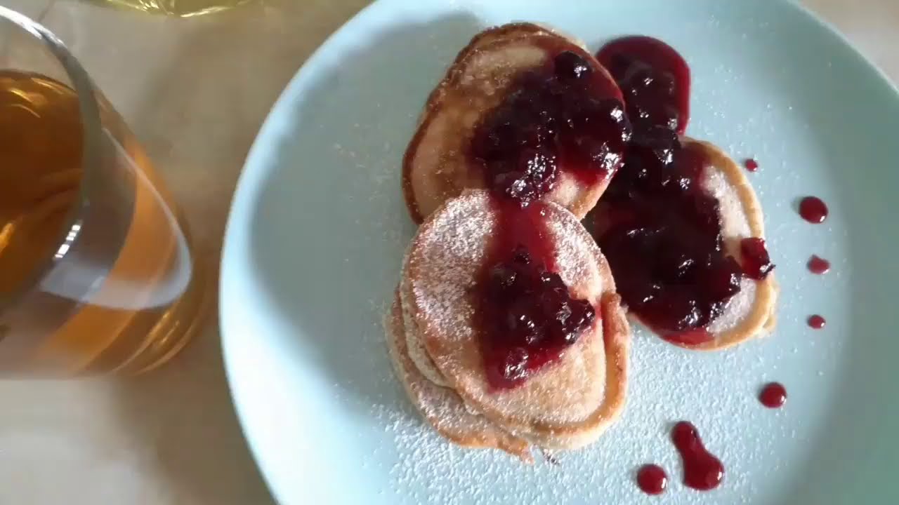 Maku ja perinteet: malanga-perunapannukakkuja siirapissa, vigoron ja sitruunaviipaleita.