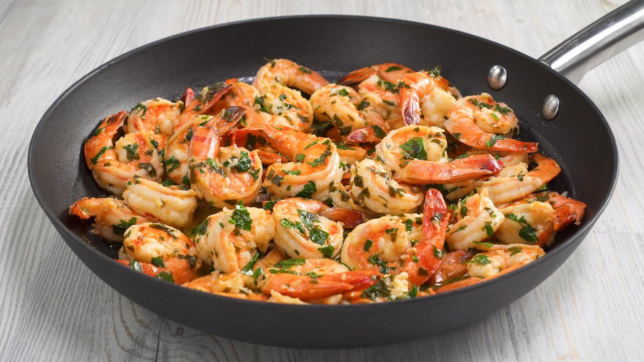 Chef-kokki José Andrés kertoo, kuinka valmistaa herkullisia katkarapuja valkosipulilla: salaisuus ei ole chilipippurissa.