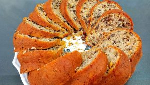 Porkkanakakku pähkinöillä ja appelsiinilla: syödään heti – ja koko keittiö tuoksuu juhlavasti