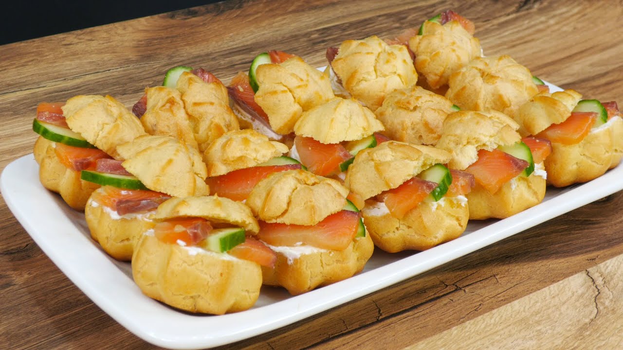 Mausteiset profiterolit kermavaahdosta: herkullinen alkupala, joka piristää jouluateriaa.