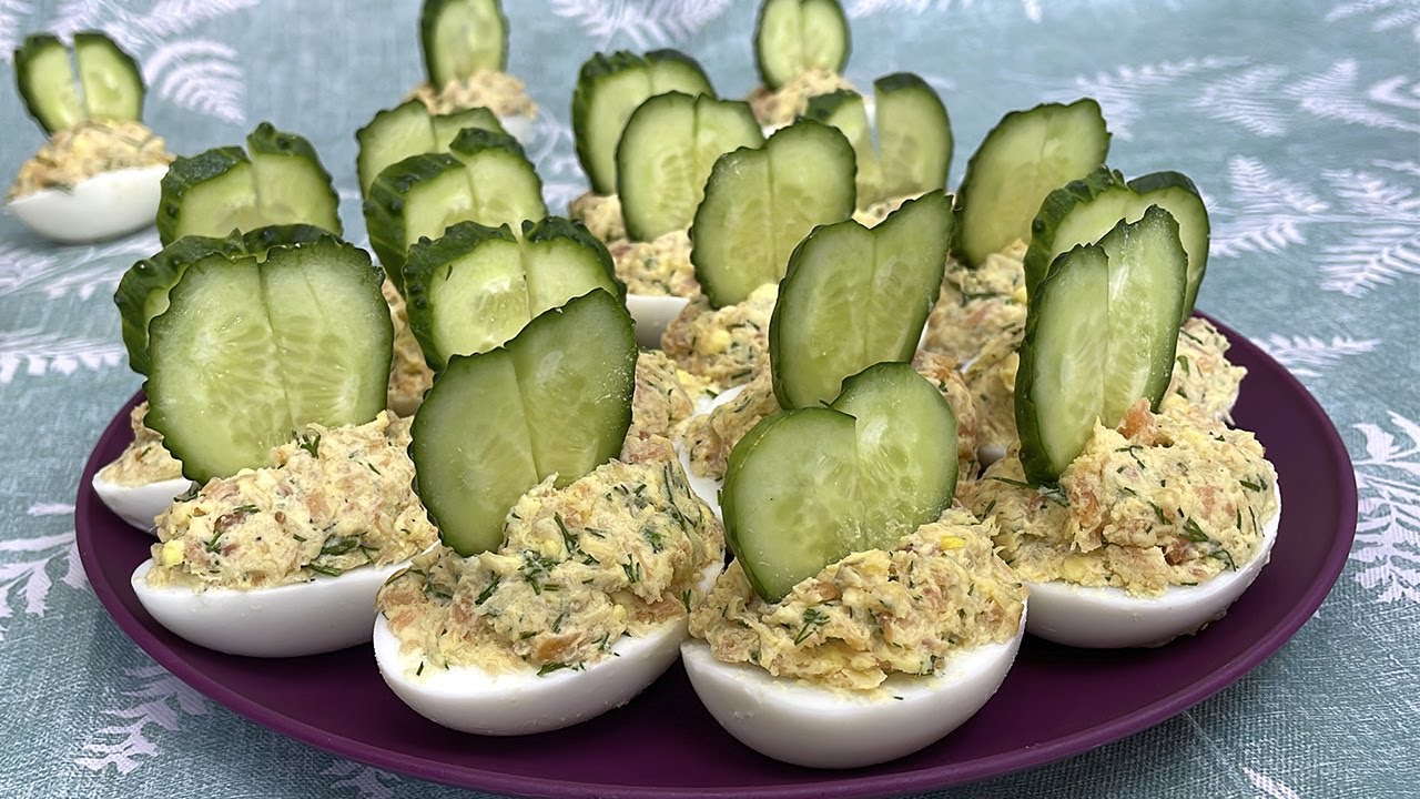 Juustosta ja viinirypäleistä täytettyihin muniin: 8 helppoa ideaa uudenvuoden alkupaloille ilman työlästä valmistelua