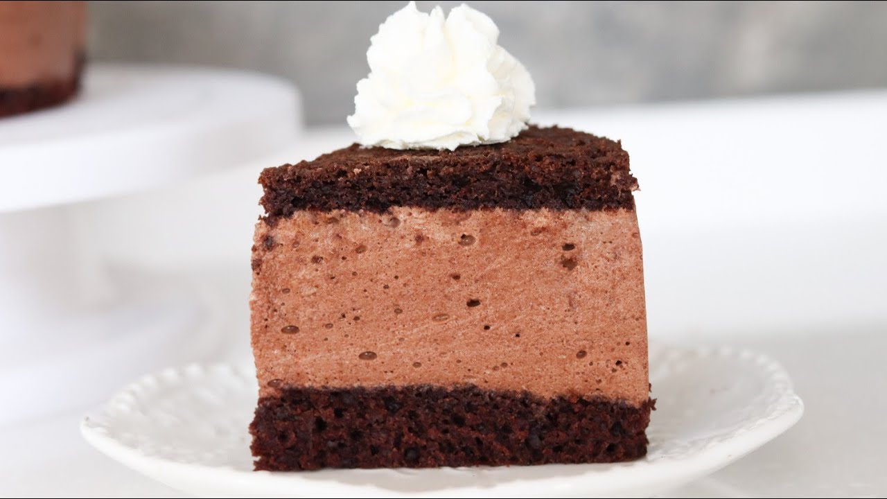 Maukkaampaa kuin ”Lintujen maito”: valmistetaan uskomaton suklaakakku ilman leivontaa