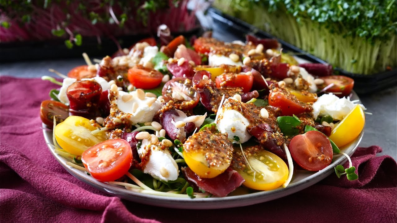 Sokerijuurikkaan ja kuivattujen tomaattien salaatti: edullinen alkuruoka, jonka valmistus kestää 10 minuuttia ja joka onnistuu taatusti.