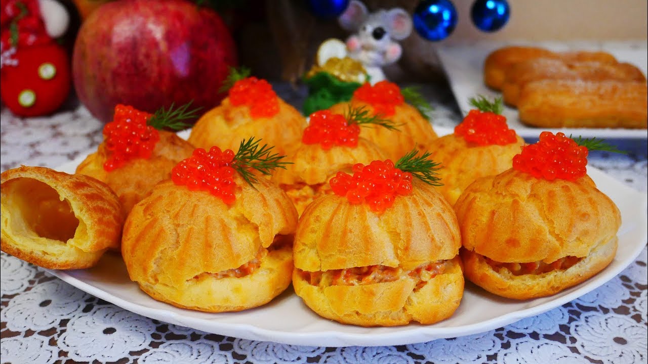 Mausteiset profiterolit kermavaahdosta: herkullinen alkupala, joka piristää jouluateriaa.