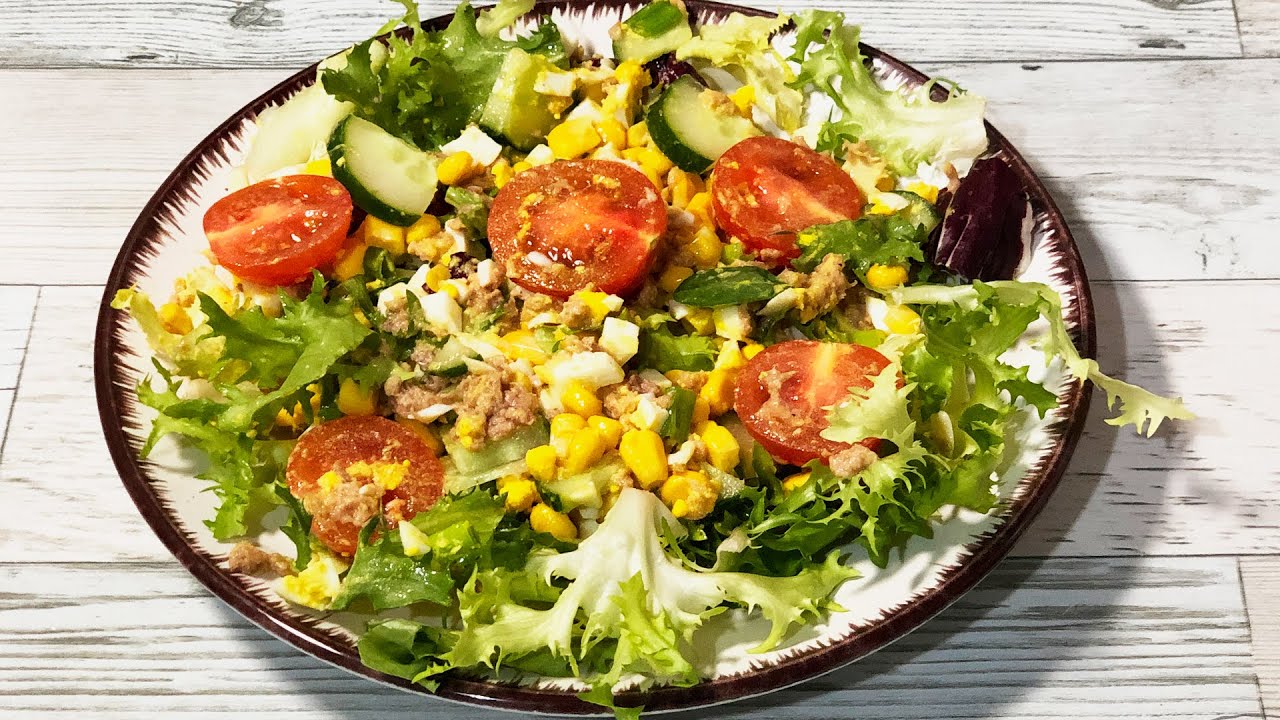 Tämä 7 minuutissa valmistuva salaatti on todellinen hitti jouluna ja uudenvuoden aikaan. Se on uskomattoman helppo valmistaa ja niin herkullinen, että kaikki haluavat ottaa sitä mukaan.