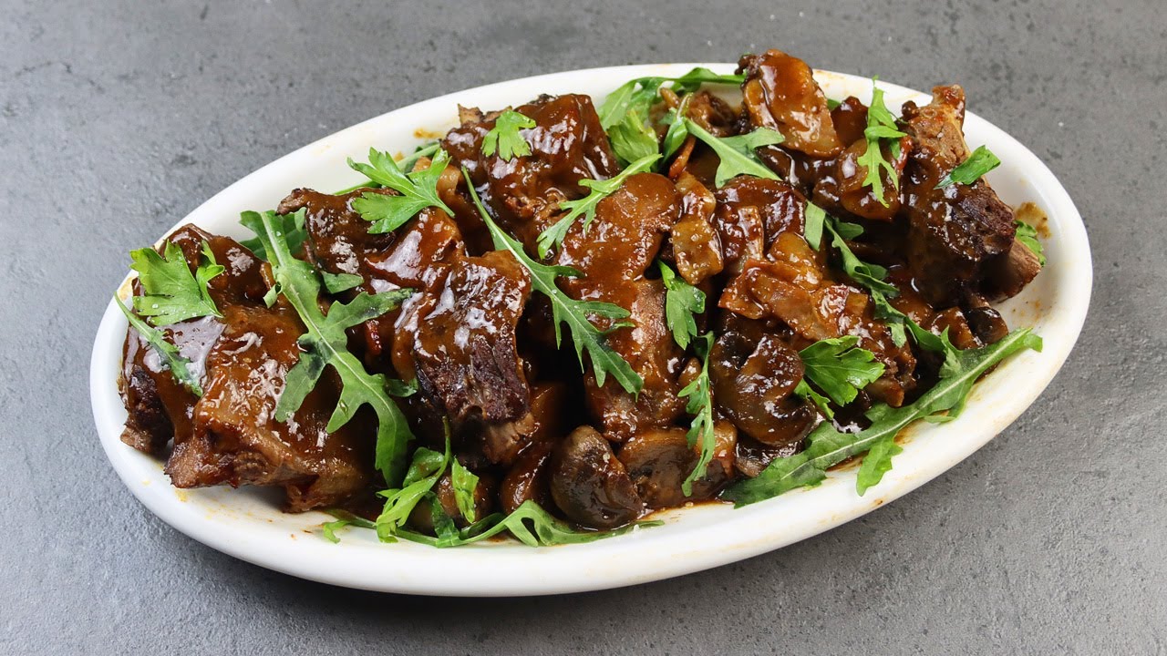 Haudutetut porsaan kyljykset sienillä, Arginiyan resepti: ”Runsasmakuinen uuniruoka”.