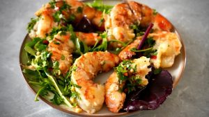 Kuinka valmistaa katkarapuja jouluksi: yksinkertaisia ja herkullisia reseptejä, jotka onnistuvat aina.