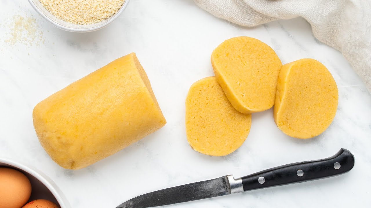 Marzipanin, yhden suosituimmista jouluherkuista, alkuperä: mantelit, sokeri ja vuosisatojen historia.