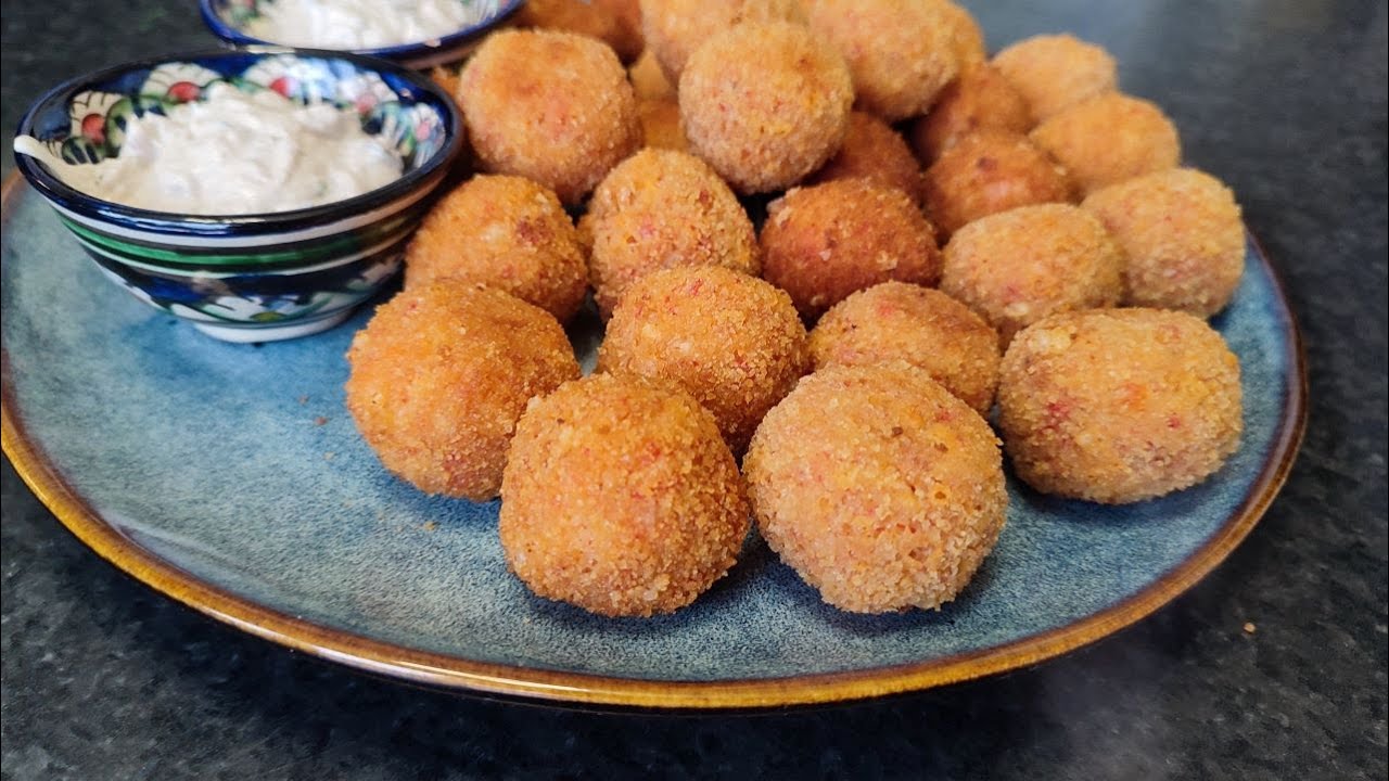 Krabin ei enää ole suosiossa — otan tikkuja ja teen rapeita pallukoita: halpa uudenvuoden alkupala