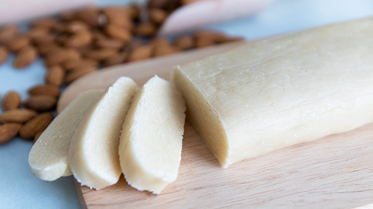 Marzipanin, yhden suosituimmista jouluherkuista, alkuperä: mantelit, sokeri ja vuosisatojen historia.