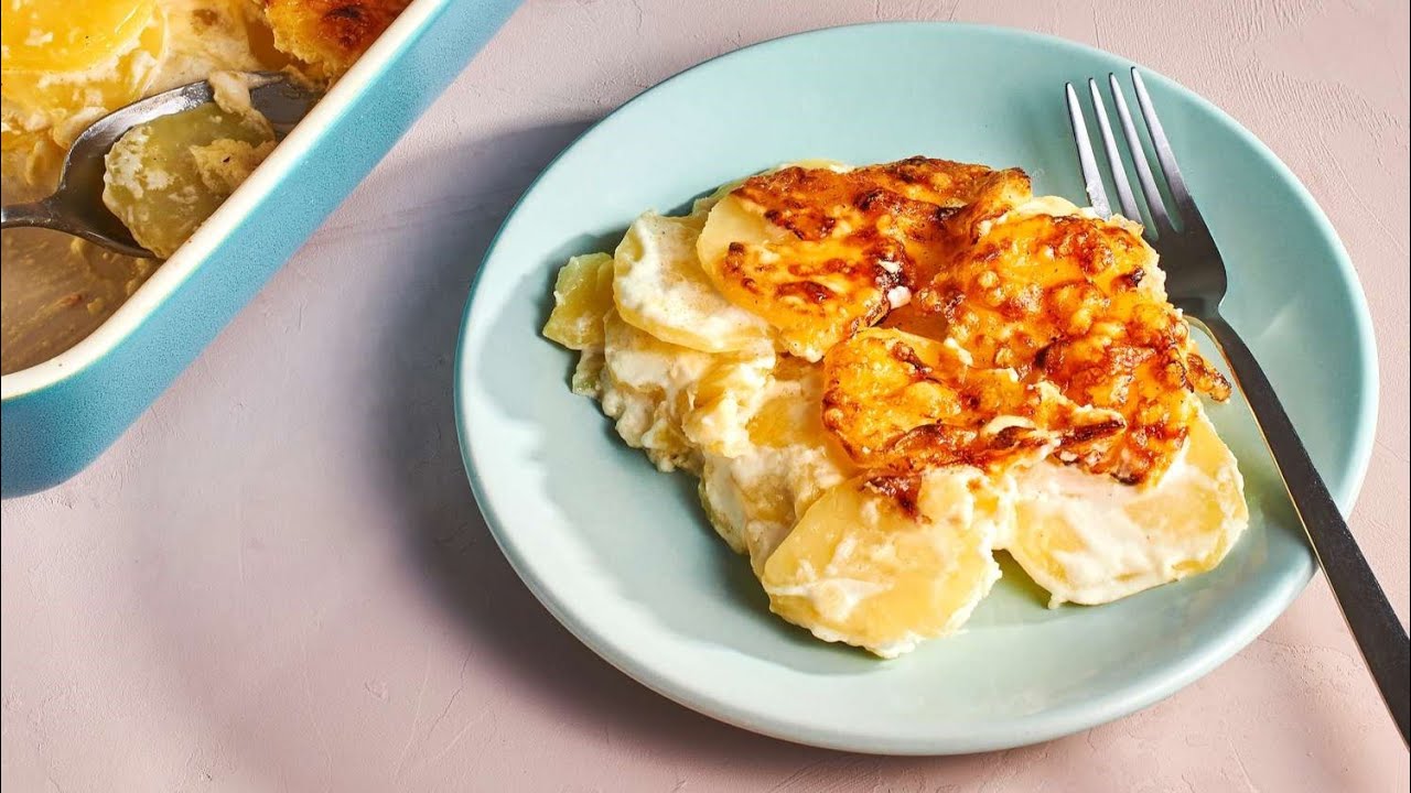 Ei monimutkaisia lisukkeita uudenvuoden ateriaan. Valmistan antrikkoja ja daufinois-perunoita. Kermainen ja juustoinen herkullisuus ja mehukas liha