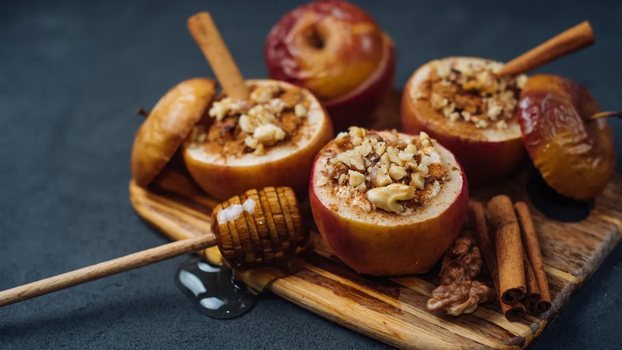 Vain 3 ainesosaa ja 15 minuuttia uunissa. Erinomainen vaihtoehto raskaille jälkiruoille.