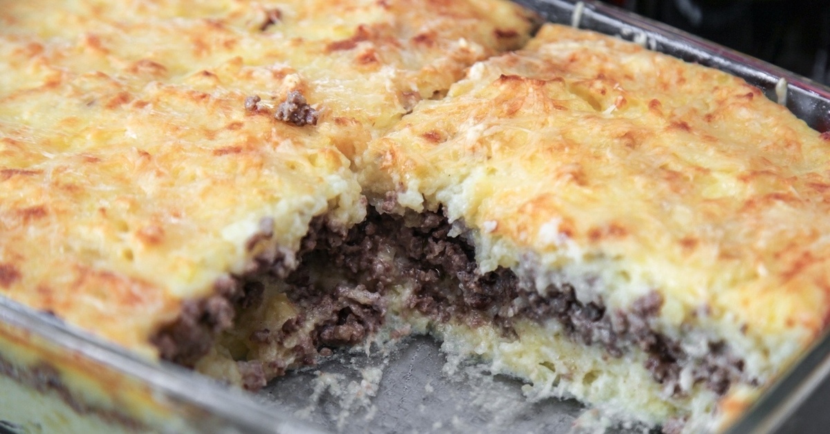 Oletko kyllästynyt lihapullien ja lisukkeiden yhdistelmään? Valmistan lihapullia ”Kuten isoäiti teki” -reseptin mukaan, ja päälle laitan perunamuusia: klassinen valinta kodikkaaseen illalliseen.