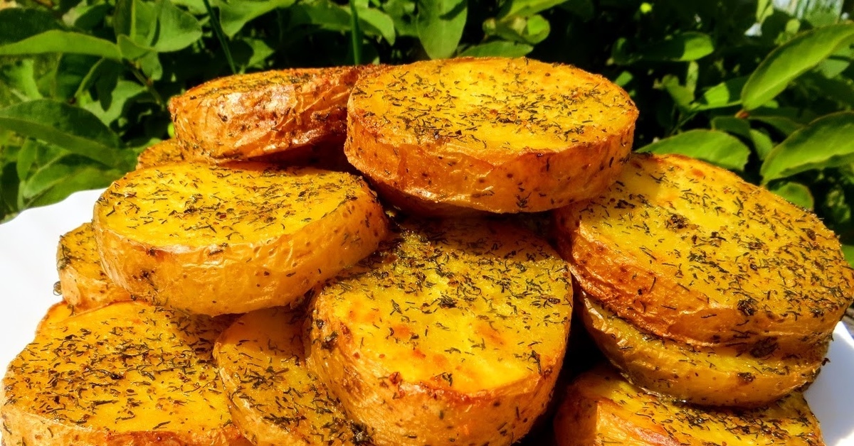 Paras uuniperuna. Yksinkertainen temppu tekee siitä rapean ulkopuolelta ja pehmeän sisältä.