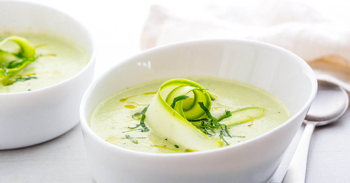 Porkkanan ja selleriin perustuva kerma-keitto on terveellinen ja kevyt resepti, joka sopii erinomaisesti illalliseksi.