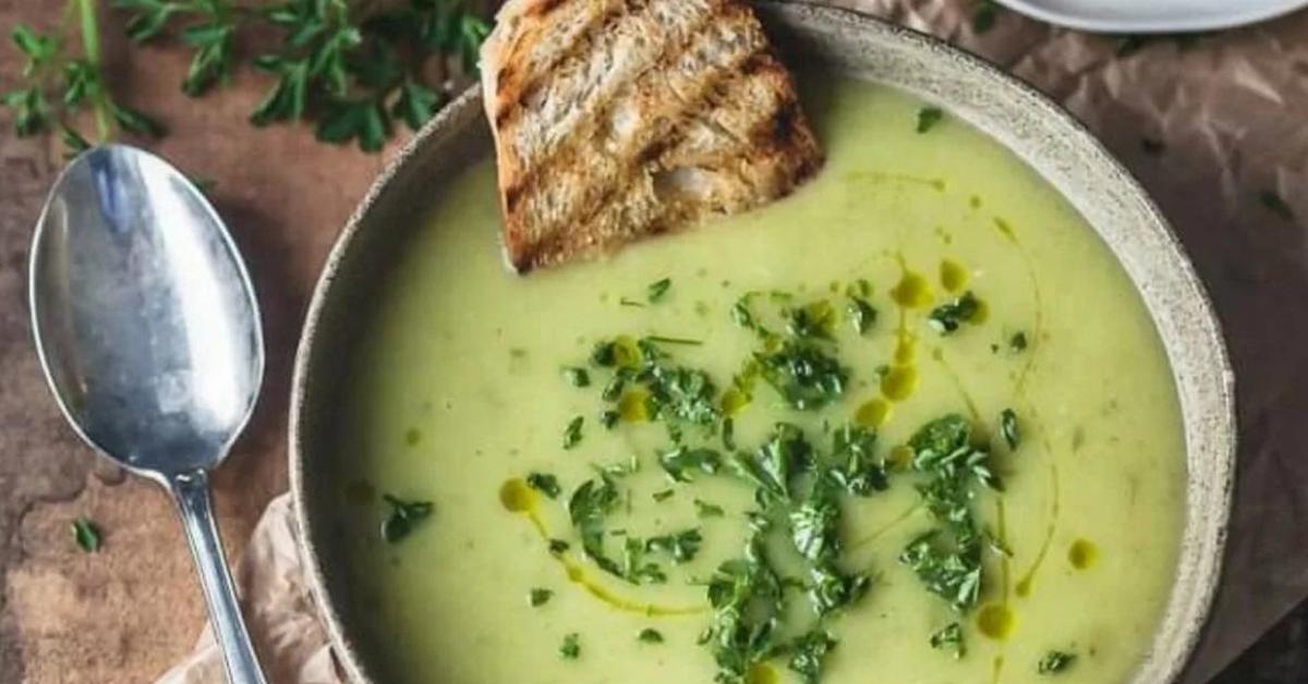 Kuinka valmistaa herkullinen purjo-kerma-keitto Thermomix-keittimellä