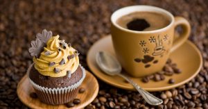 Suomalaiset kahvikakut ovat käsintehtyjä jälkiruokia, joissa yhdistyvät maku ja perinteet.