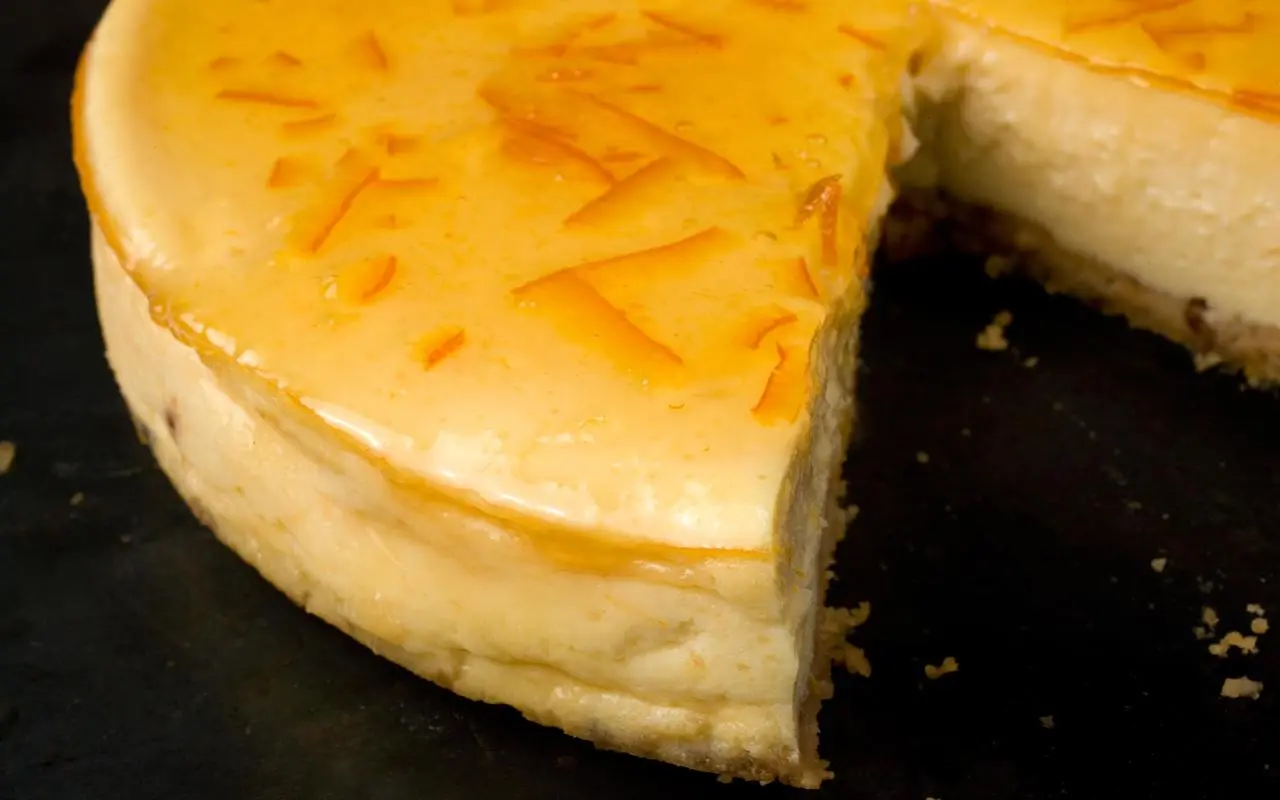 Juustokakku vai unikakku juhlapäiville? Tänä vuonna valitse vaihtoehto ”2 in 1”.