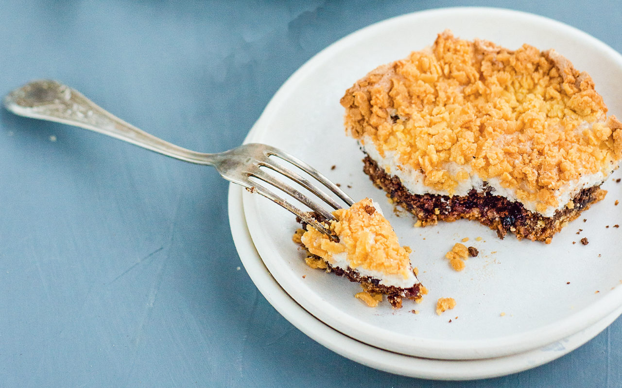 Leivoin tämän kostean unikakakun koulun joulujuhlaan. Se oli niin herkullista, että se myytiin loppuun viidessä minuutissa.
