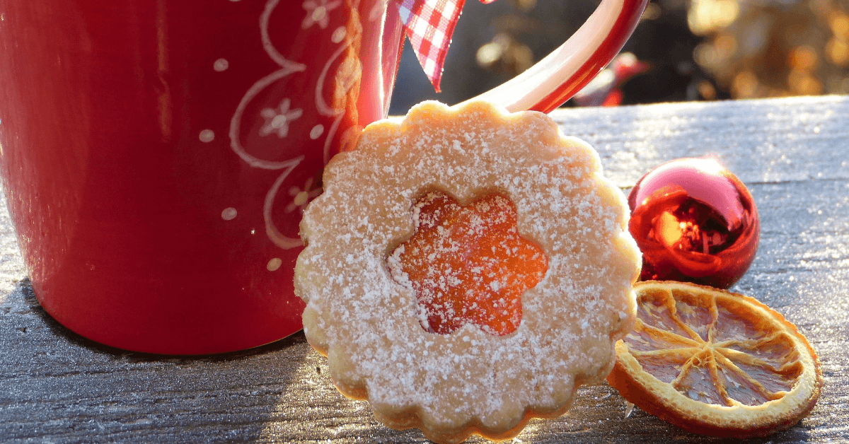 Sitruunainen murokeksi hillon ja mantelin kera: epätavallinen lisä joulukekseihin