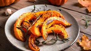 Kuinka valmistaa herkullinen kurpitsa: reseptit ilman kuorimista