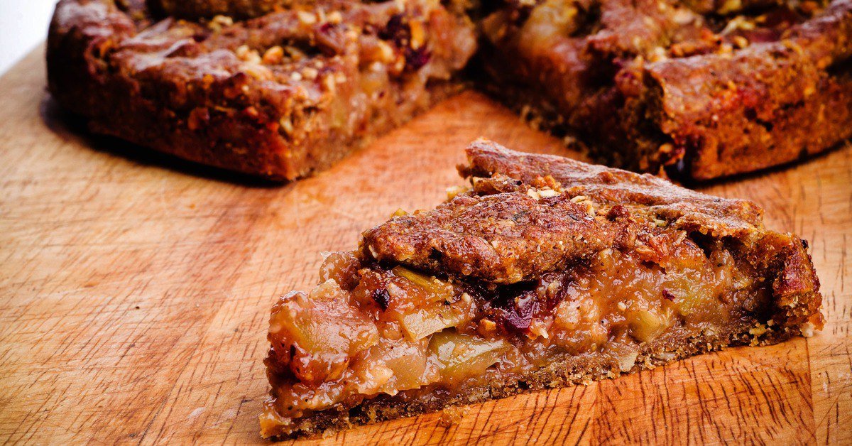 Tämä hedelmä-pähkinäpiirakka tulee olemaan uusi suosikkisi talvisin.