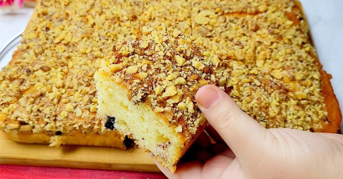 Anoppini leipoo pähkinäkakun joka juhlaan. Makkakakku ja juustokakku eivät pärjää sille.