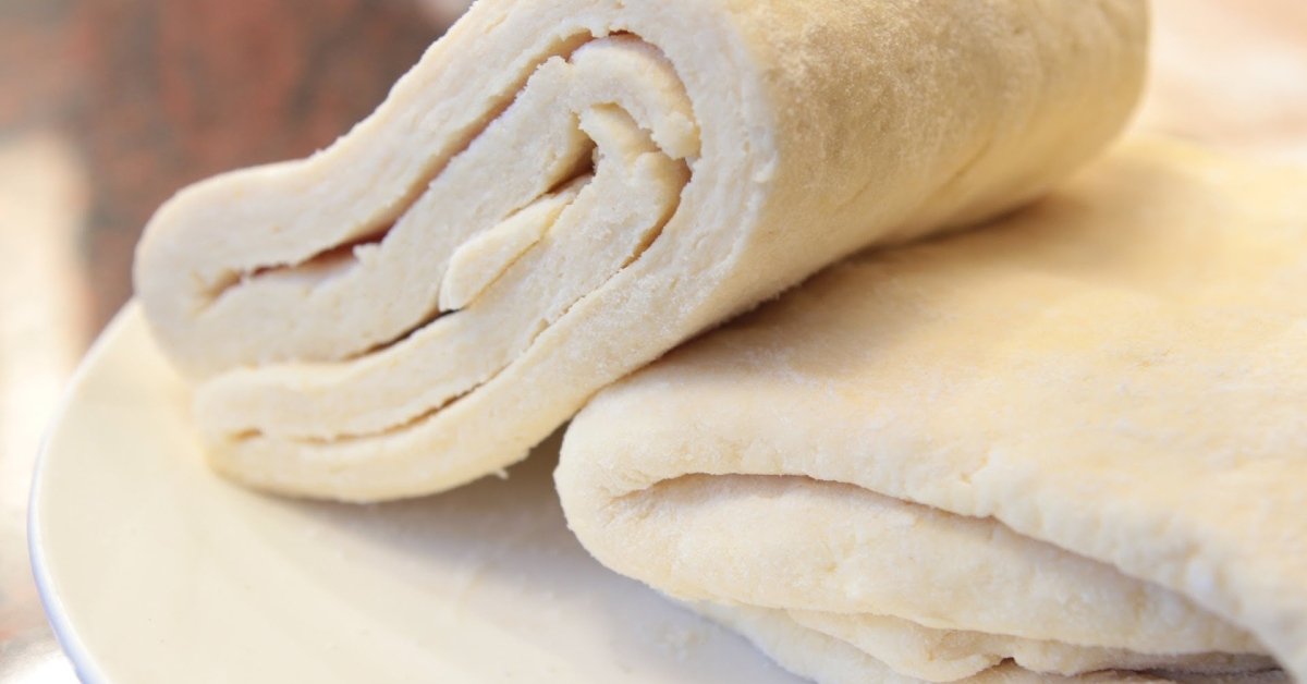 Ostin lehtitaikinaa ja pistaasipähkinöitä ja aion valmistaa hyvin yksinkertaisen jälkiruoan.