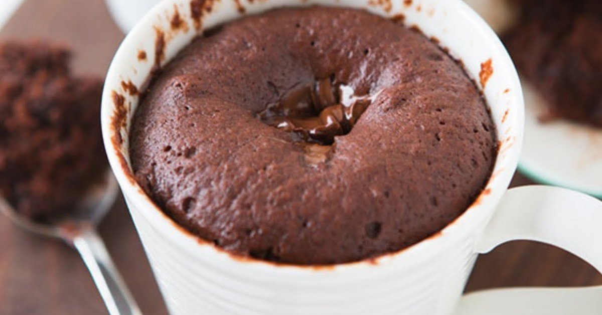 Omenabrownie mikroaaltouunissa 3 minuutissa: ilman jauhoja ja sokeria, mutta maistuu suklaalta