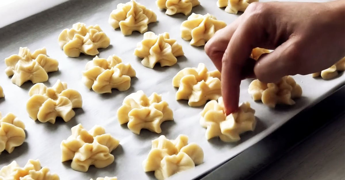 Sitruunainen murokeksi hillon ja mantelin kera: epätavallinen lisä joulukekseihin