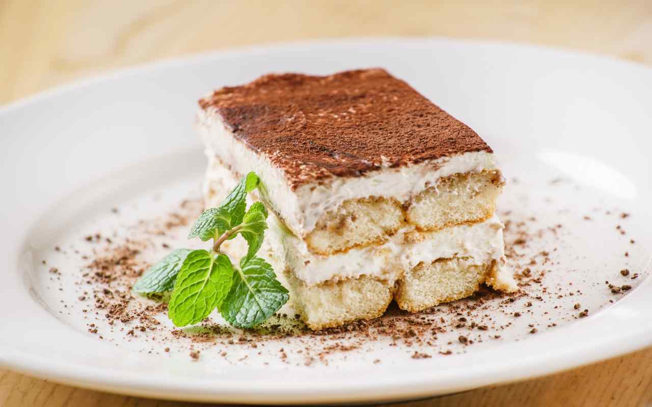 Pavlova: 8 paikkaa, joissa voit maistella tätä herkullista jälkiruokaa, jossa on kevyt ja rapea kuori ja kermainen täyte.