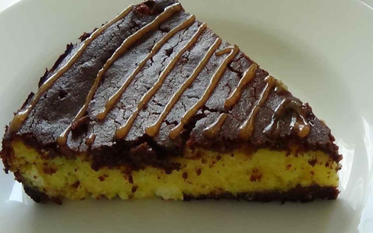 Leivoin tämän kostean unikakakun koulun joulujuhlaan. Se oli niin herkullista, että se myytiin loppuun viidessä minuutissa.