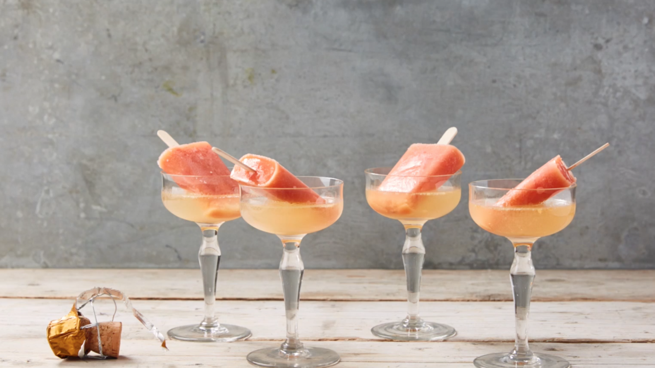 Persikkajää – alkoholittomat cocktailit uudenvuoden kunniaksi.