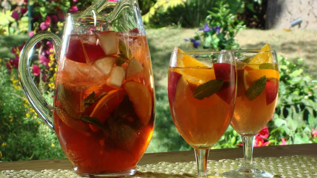 Valmistakaa kolme herkullista luonnollista mehua virkistykseksi.