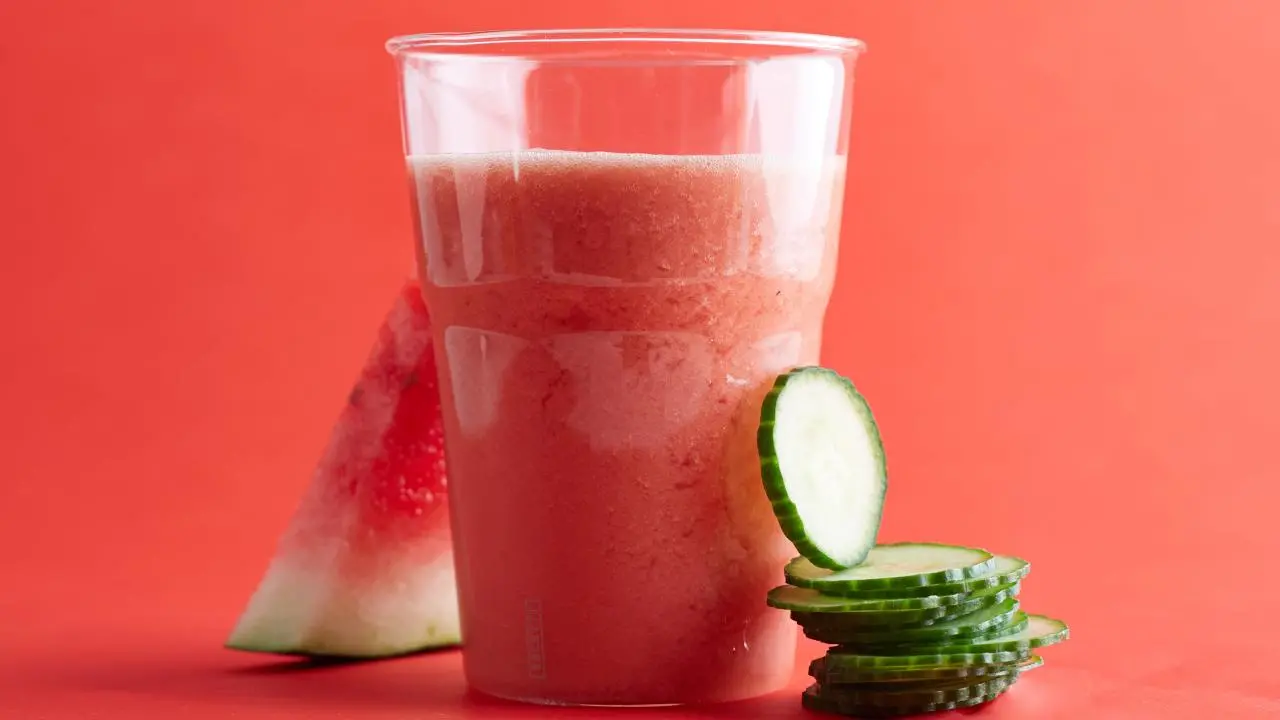 5 ravitsevaa ja virkistävää hedelmäsmoothieta, joita voit nauttia kesällä.