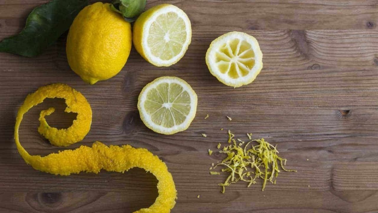 Sitruunankuoren keittäminen keittiössä: miksi se on suositeltavaa ja miten sitä voidaan hyödyntää?