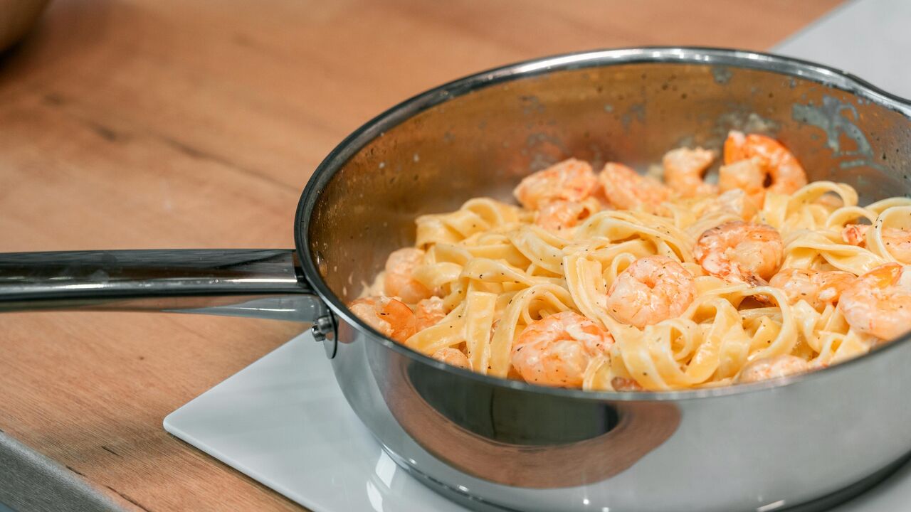 Onko jääkaapissasi meren antimia? Tämän pastaruoan avulla voit käyttää ne ilman turhaa vaivaa.