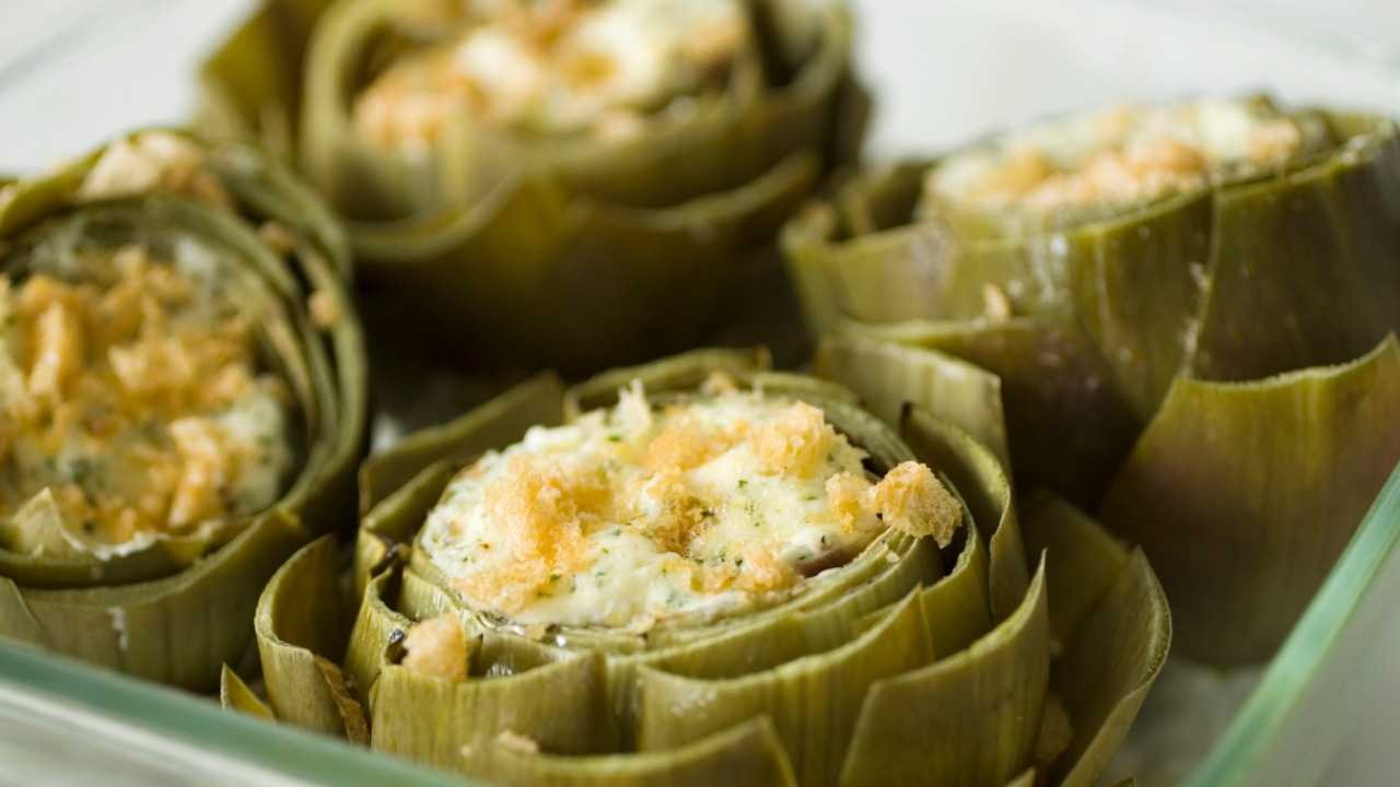 artichoke recipe with almonds and ham: ”To enjoy this excellent winter vegetable”.