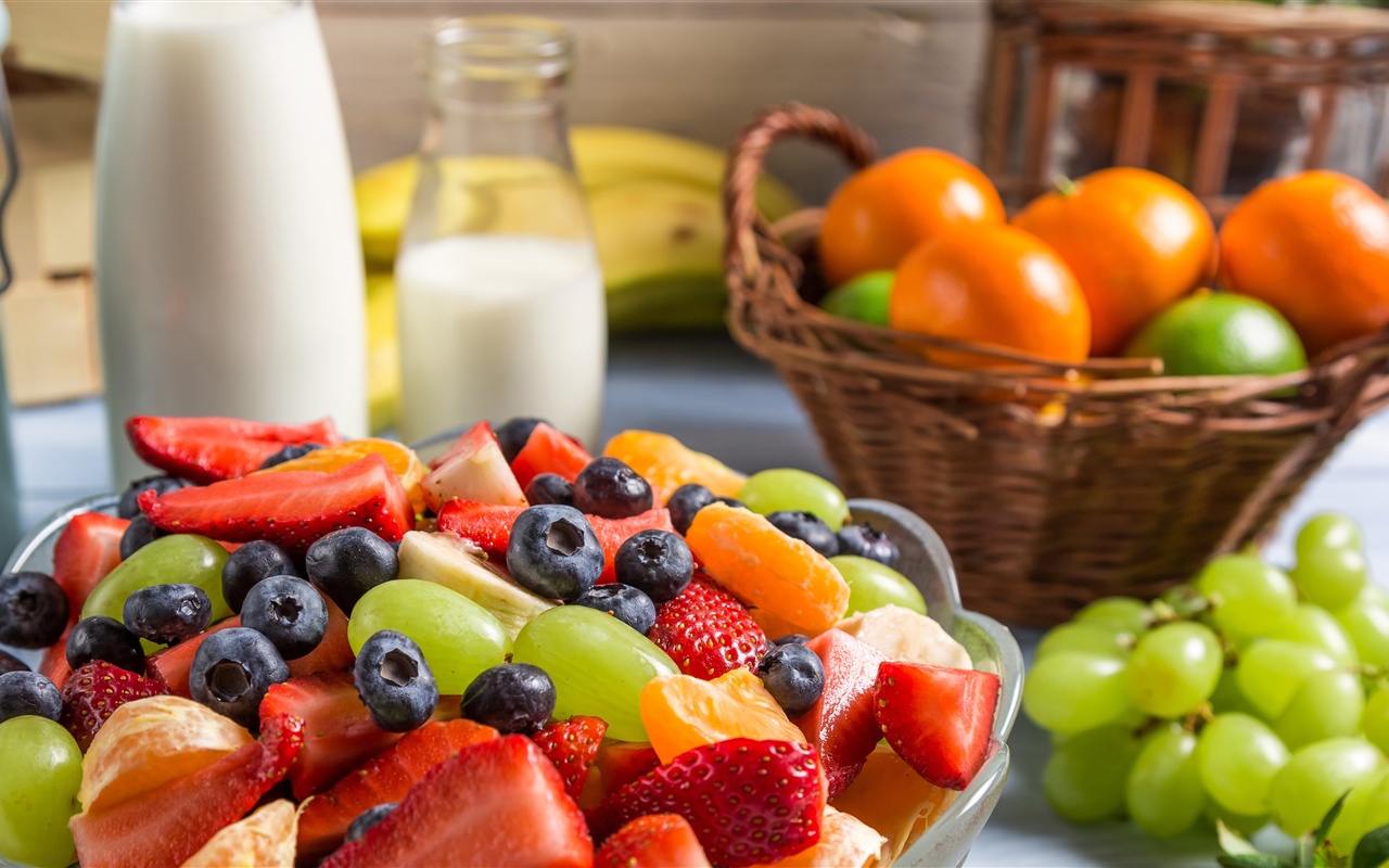 Hedelmä-juustosalaatti – terveellinen tapa aloittaa vuosi.