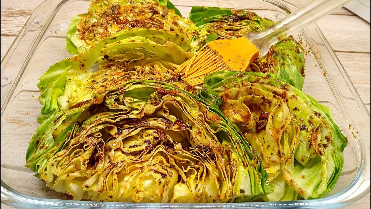 Pussissa paistettu kaali on helppo tapa valmistaa nopeasti lisuke lounaalle – täysin aliarvostettu, mutta nerokas tapa.