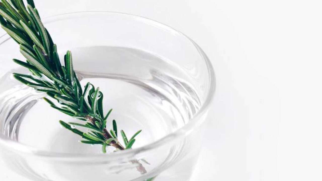 Tämä ruokasoodan ja rosmariinin temppu toimii yllättävän hyvin kotona.