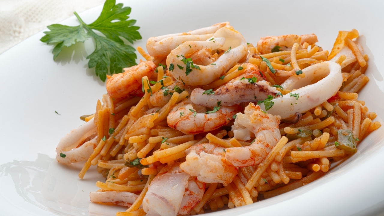 Fideua del señor es täysipainoinen, terveellinen ja helppo valmistaa ruokalaji.