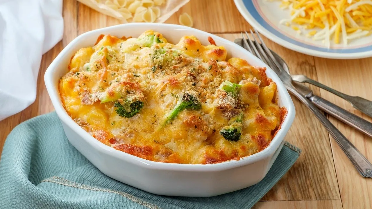 Rapea kuori ulkopuolella, pehmeä sisus: täydellinen tonnikalapasta-vuoka.