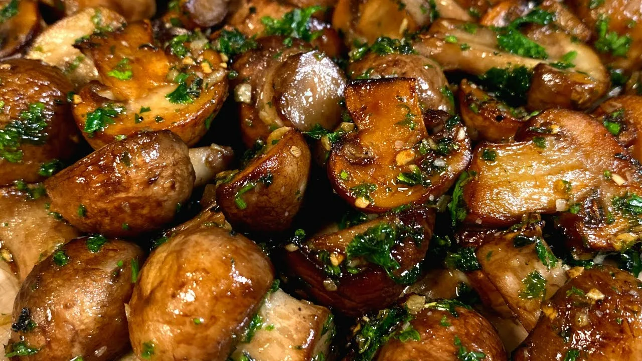 Provencal-tyyliset paistetut sienet: helppo, herkullinen ja edullinen resepti.