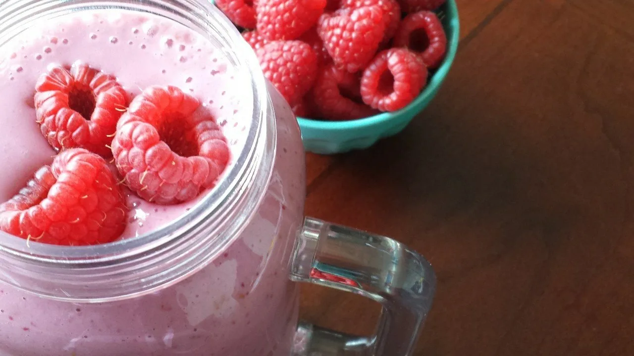 5 ravitsevaa ja virkistävää hedelmäsmoothieta, joita voit nauttia kesällä.