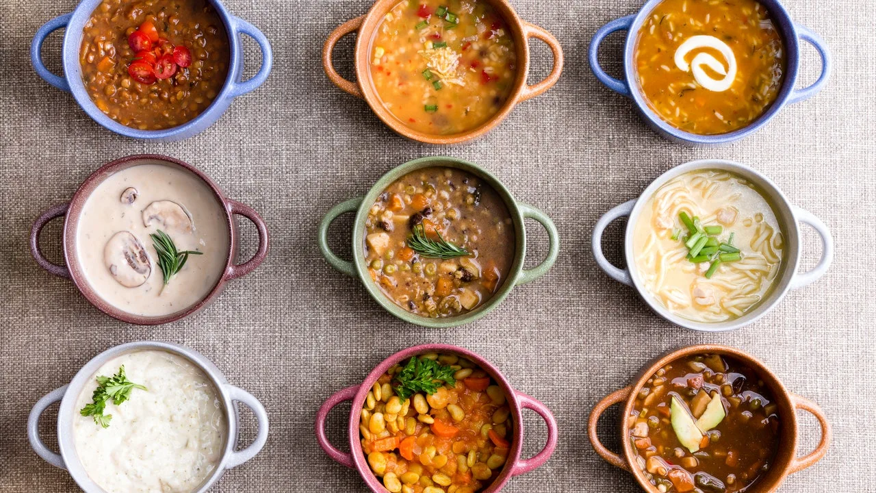 Ensimmäiset ruokalajit Kolmen kuninkaan päiväksi: täydelliset reseptit erityistä illallista varten.